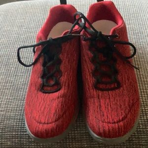 Super cute Red and black sneakers size 8 N